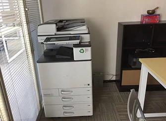 倡导低碳办公减少CO₂排放